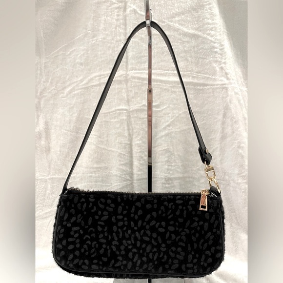 Black textured handbag - Picture 1 of 13